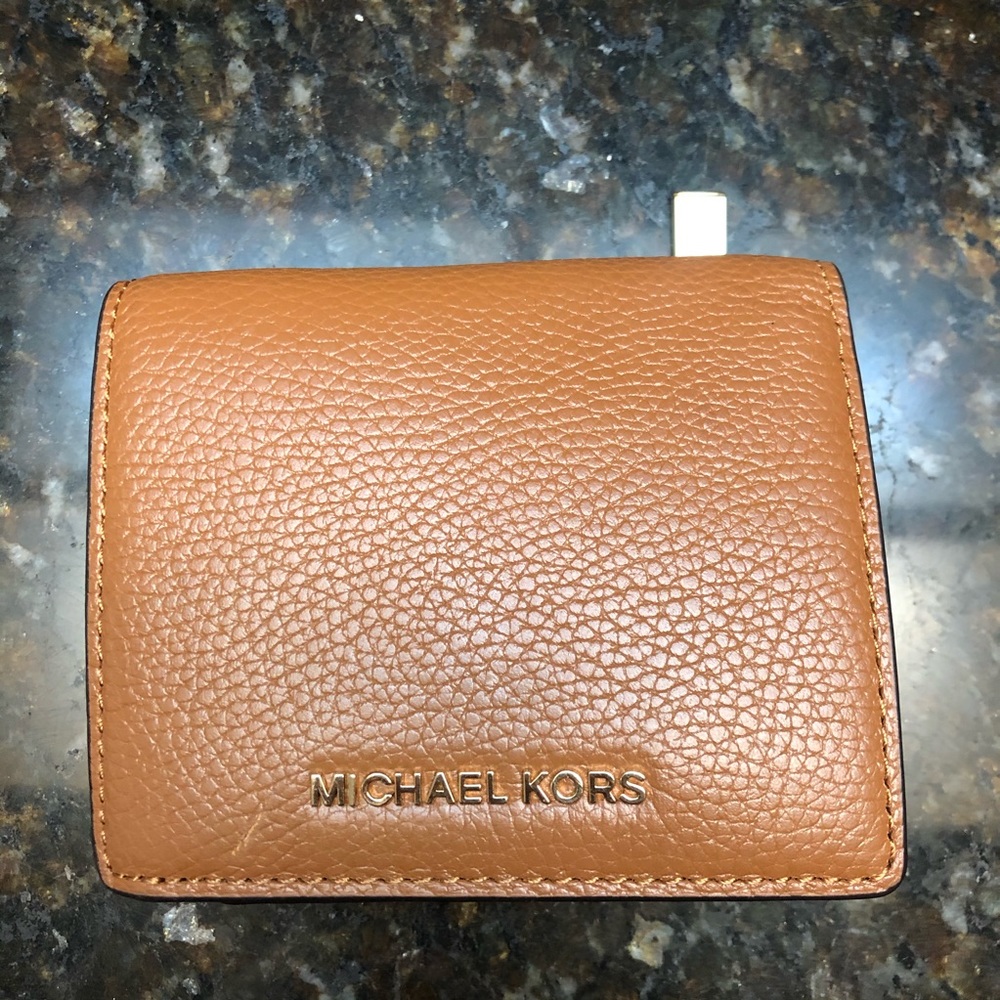 MichaelKors Carryall Card Case inSignature Luggage